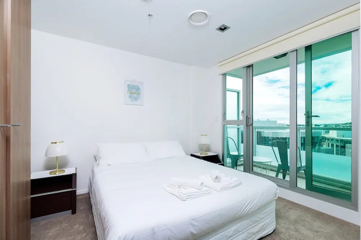 Room 4 of 11