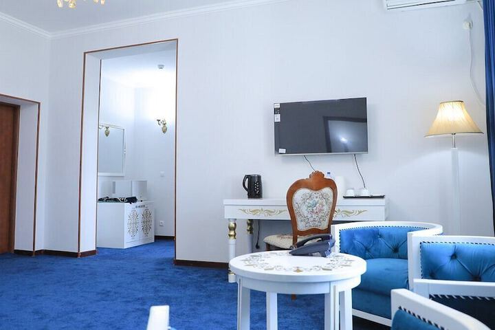 Room 13 of 36