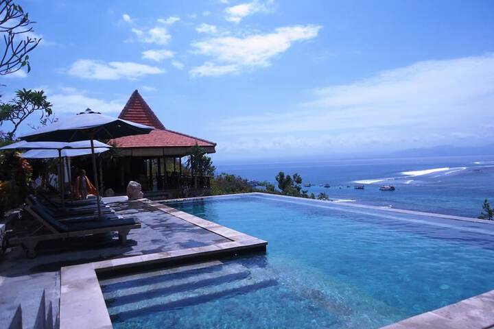 Hotel with Pool