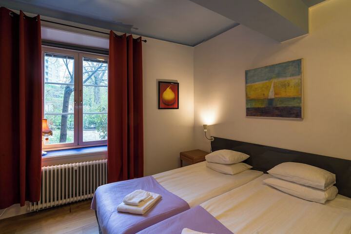Room 46 of 87