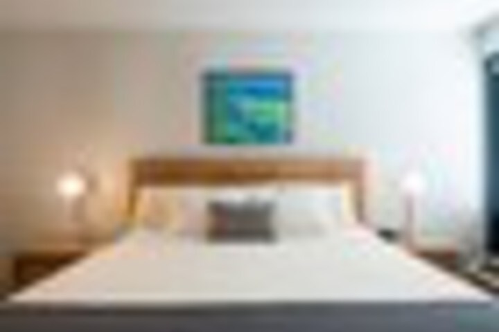 Room 11 of 180