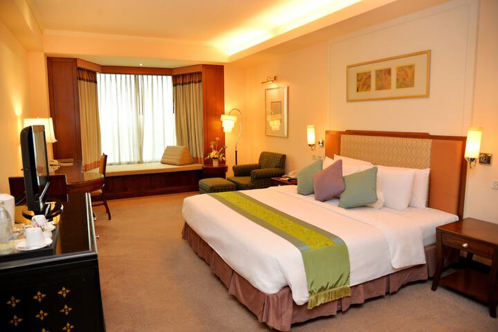 Room 5 of 93