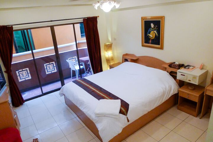 Room 2 of 36