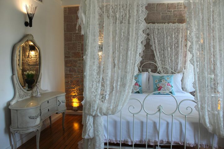 Room 6 of 25