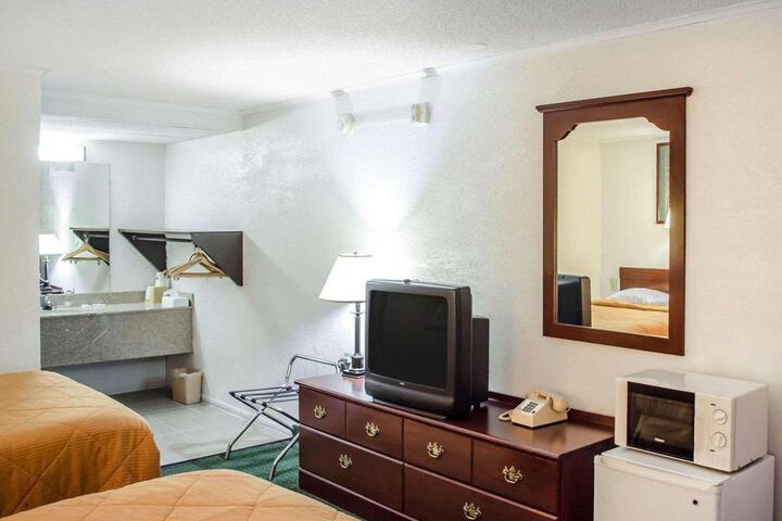 2 Double Beds Accessible Room (16 of 18)