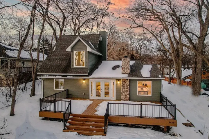 Image of Medicine Lake Manor