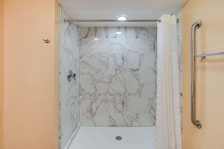 Queen Bed Accessible (4 of 5)