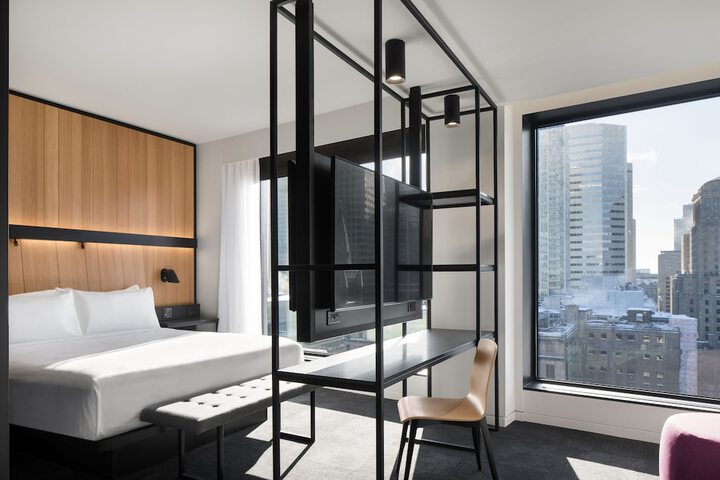 Room 18 of 105