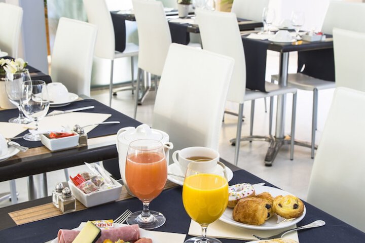 Breakfast/Coffee Service 41 of 58