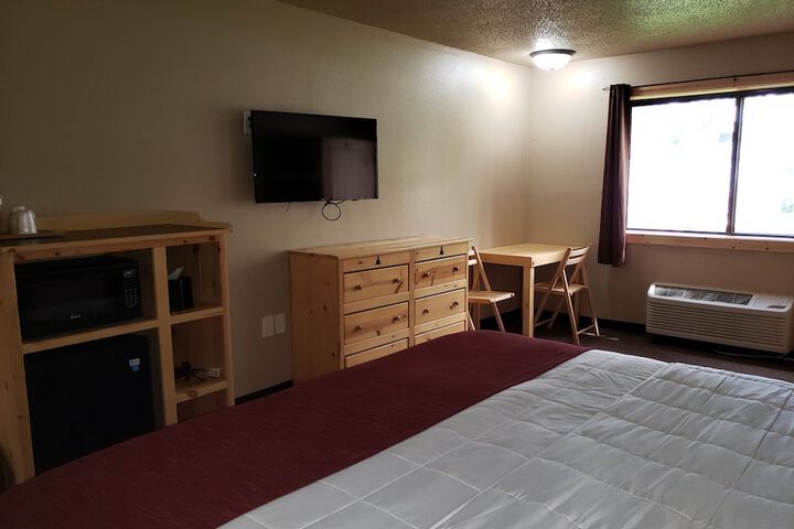 1 King Bed (5 of 6)
