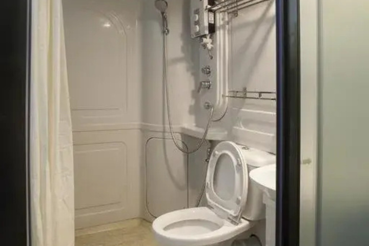 Room 4 of 4