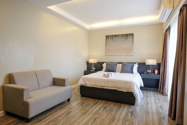 Room 10 of 32