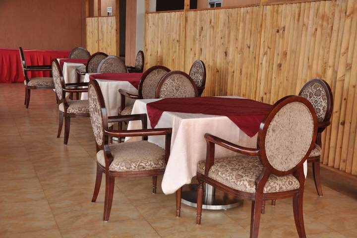 Dining 36 of 51