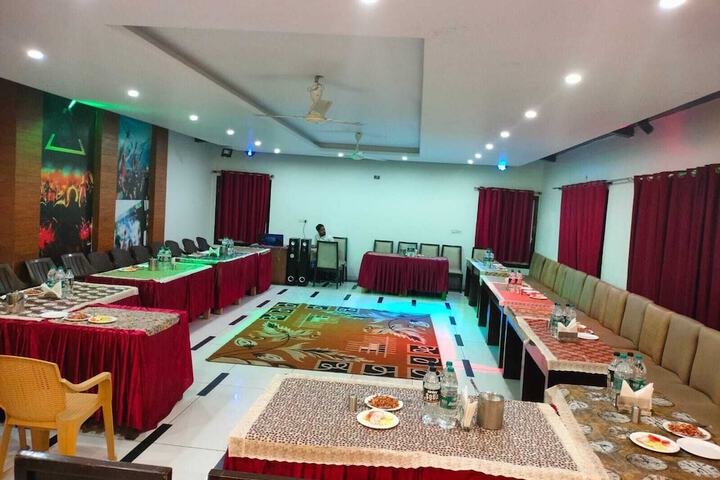 Dining 9 of 24