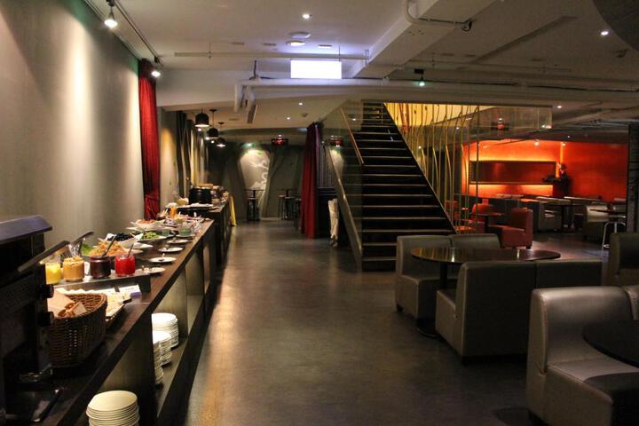 Dining 20 of 23