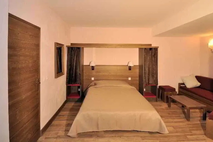 Room 2 of 3