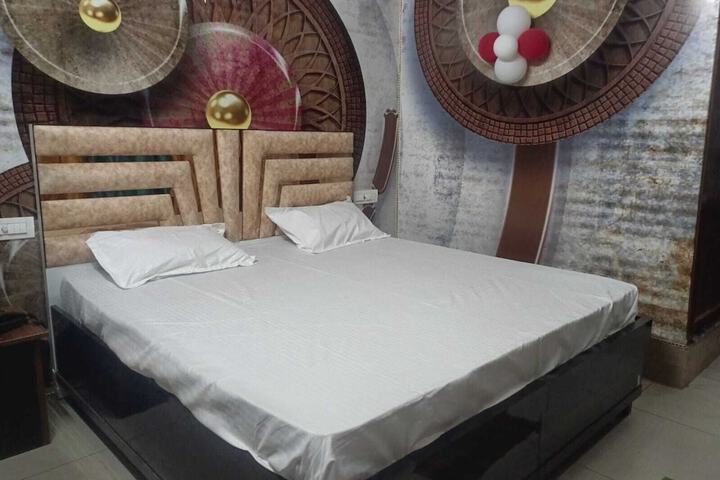 Room 18 of 23