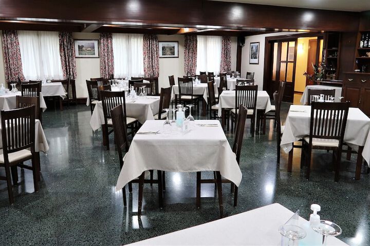 Dining 43 of 57