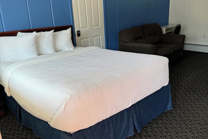 1 Queen Bed Upper Floor (11 of 28)