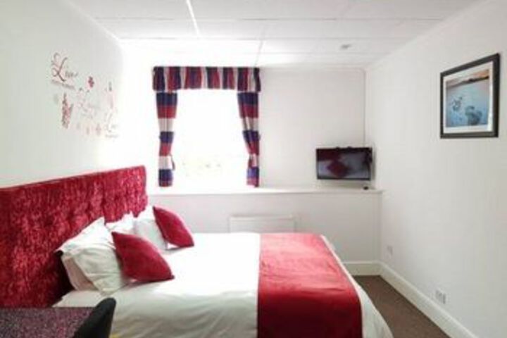 Room 11 of 27