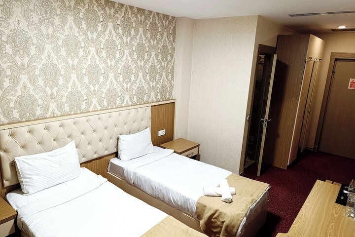 Room 16 of 72