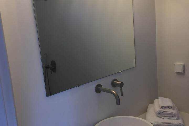 Room 44 of 46