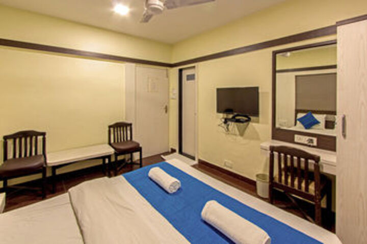 Room 4 of 18