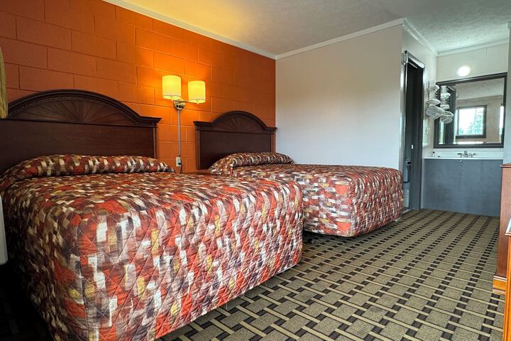 Room 5 of 16