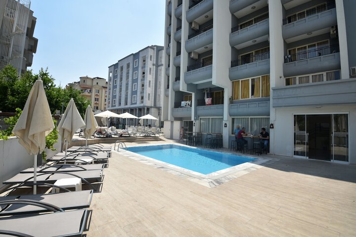 Pool 10 of 15