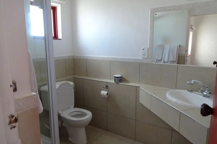Room 6 of 18