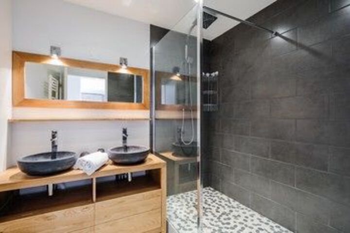 Room 2 of 20