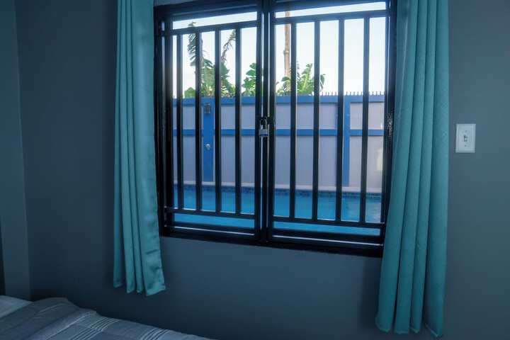 Room 10 of 72