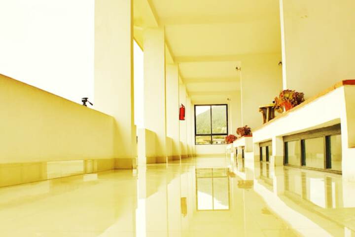 Ballroom/Hall 25 of 32