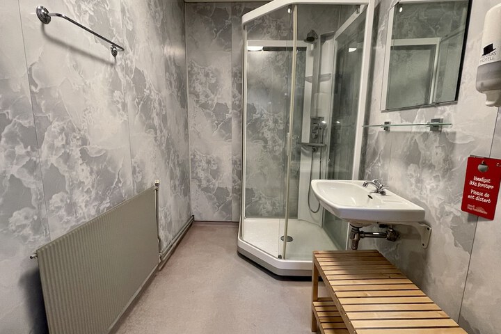 Room 19 of 28