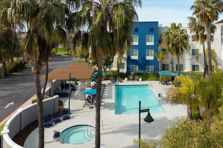 Hotel Pool