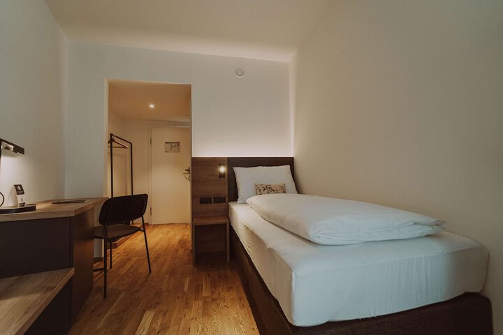 Room 19 of 91