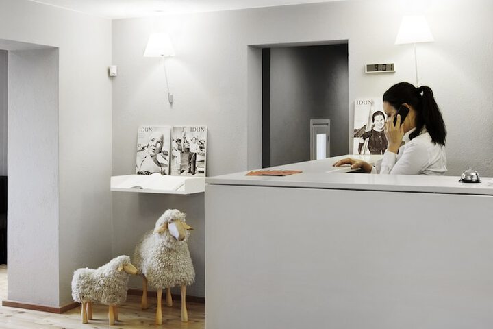 Concierge desk