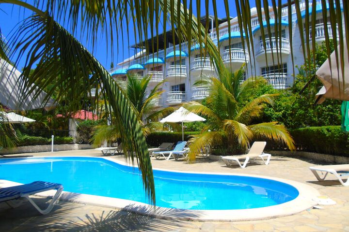 Pool Hotel