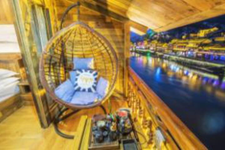 Miao Family Inn (Fenghuang Ancient Town Branch)