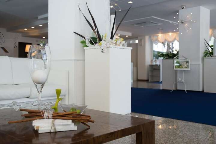 Entrance & Lobby