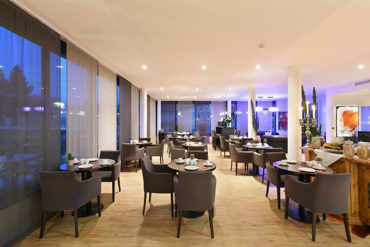 Dining 97 of 121