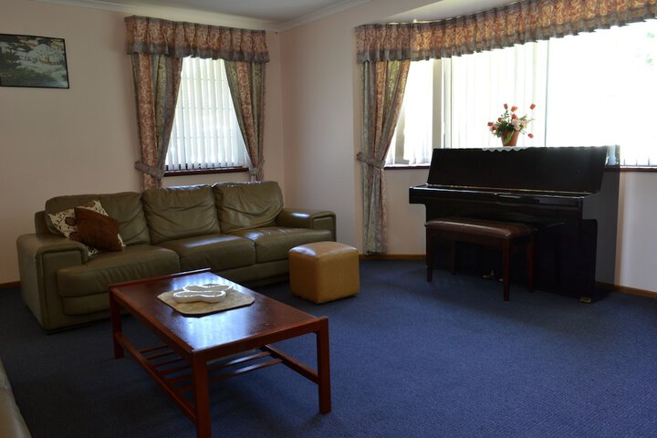 Room 33 of 174