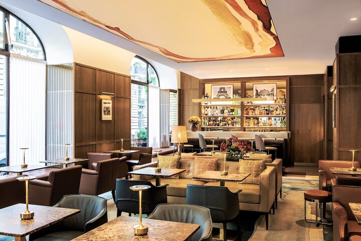 Lounge 79 of 91