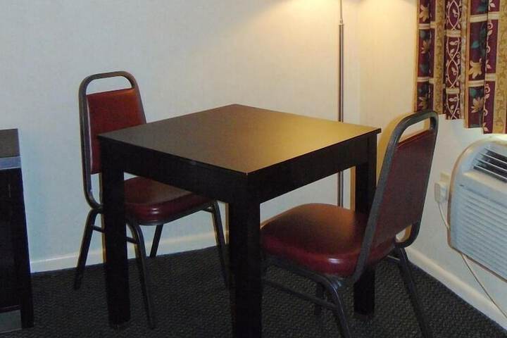 Room 9 of 20