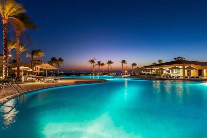 Hotel with Pool
