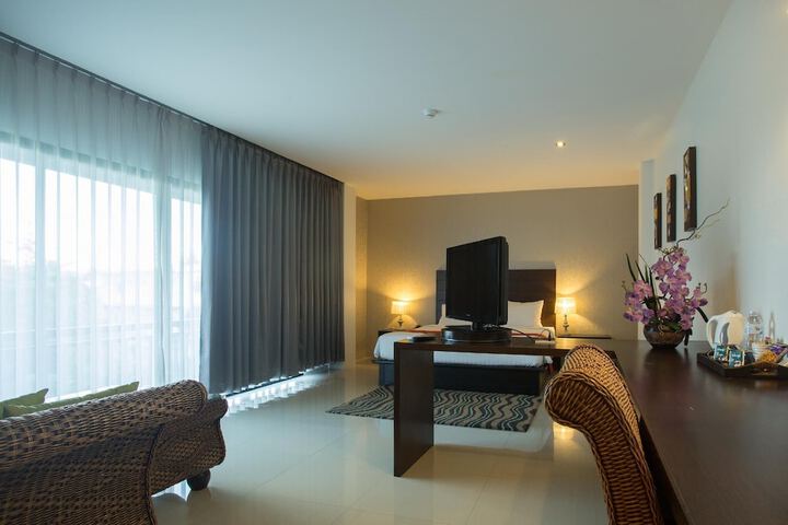 Room 14 of 65