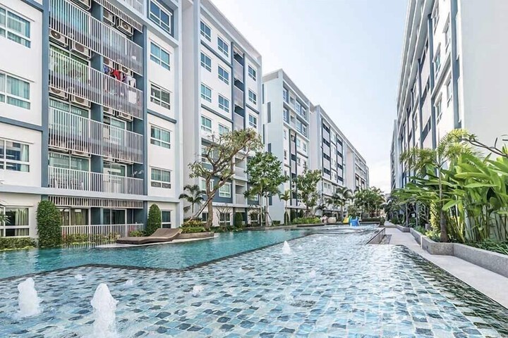 Hotel with Pool