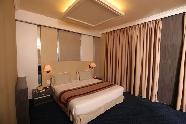 Room 6 of 54