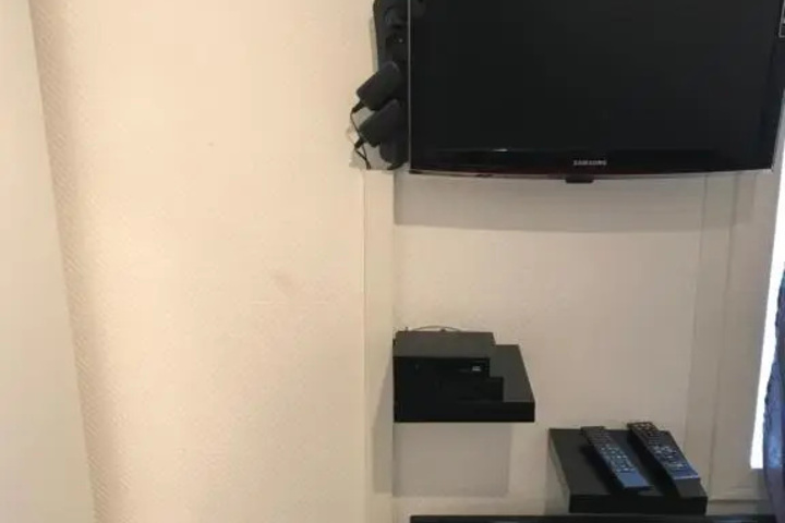 Room 2 of 2