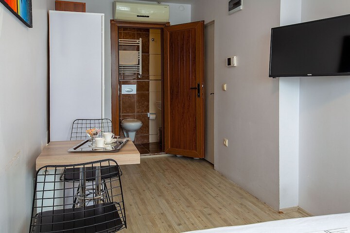 Room 25 of 31